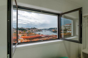 Lovely 2BR w/ views over the river, parking incl